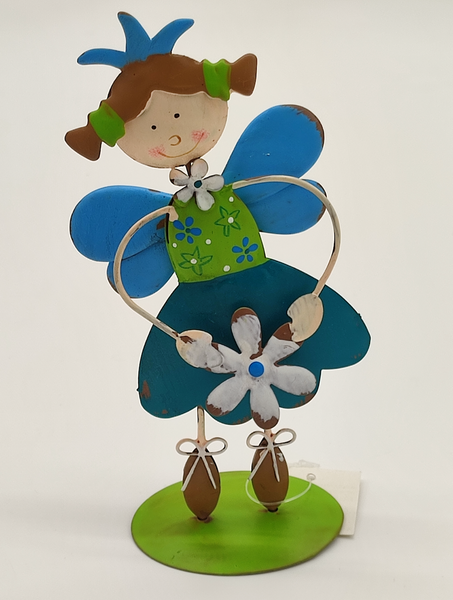 Deko-Blumenfee, Material: Metall, Farbe: blau-grün, Maße: 7 x 17 x 4,5 cm, geeignet zur Frühjahrs-Dekoration, als kleines Geschenk für den Gastgeber, für die eigene Fensterbank u.a.  -  mit Blume