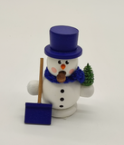 Handarbeit aus dem Erzgebirge: kleiner Räucherschneemann, Material: Holz, Maße: 8 x 4 cm, Farbe: beige/ weiß  mit Schippe