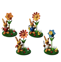 Schulte Kugelhase mit Blume Holz/handbemalt